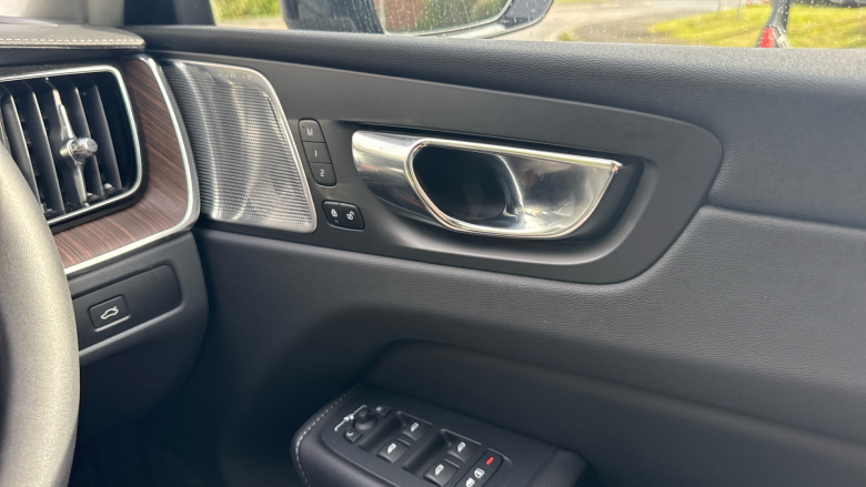 Volvo XC60 2.0 B5P Ultimate Dark 5dr AWD Geartronic Petrol Estate